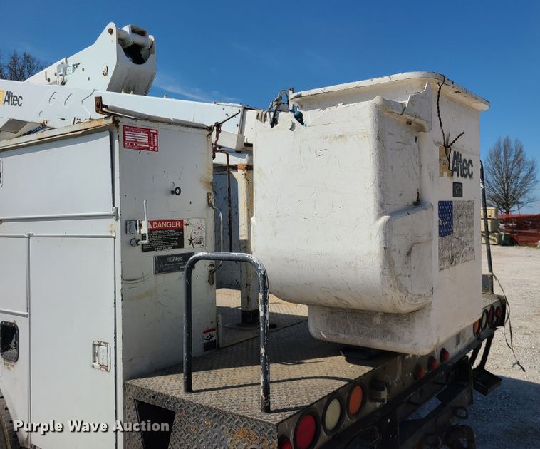 image for item DH5850 2006 Ford F550 Super Duty  bucket truck