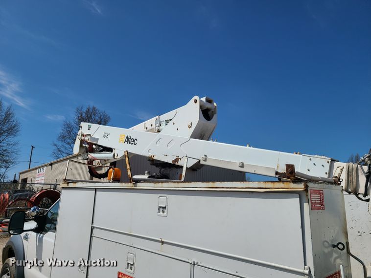 image for item DH5850 2006 Ford F550 Super Duty  bucket truck