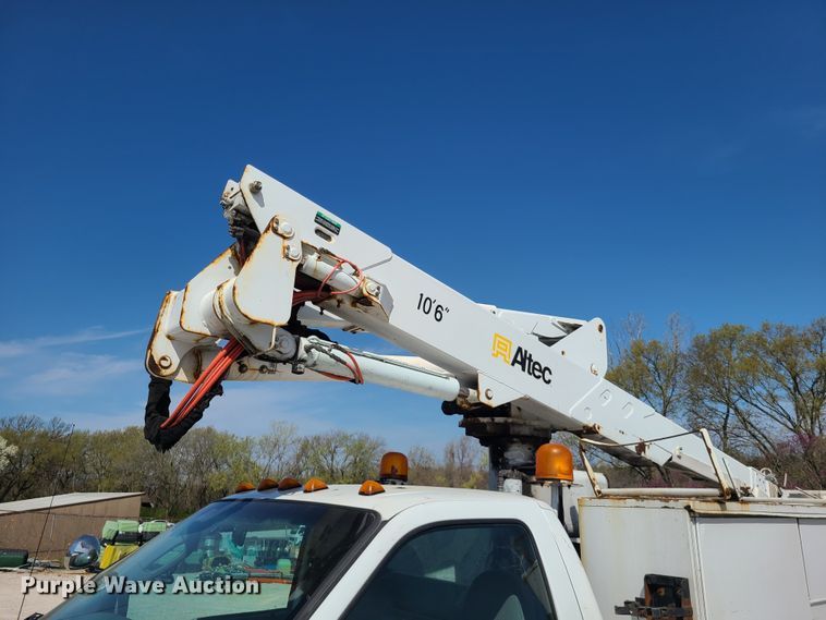 image for item DH5850 2006 Ford F550 Super Duty  bucket truck