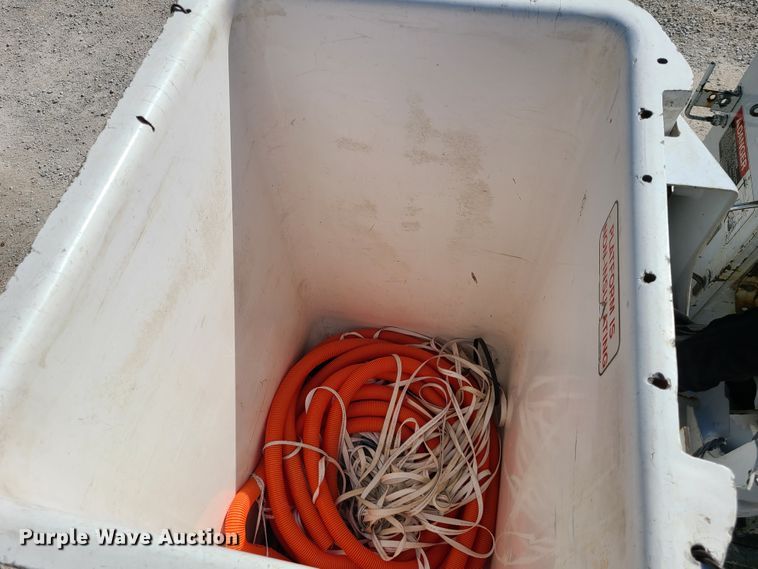 image for item DH5850 2006 Ford F550 Super Duty  bucket truck