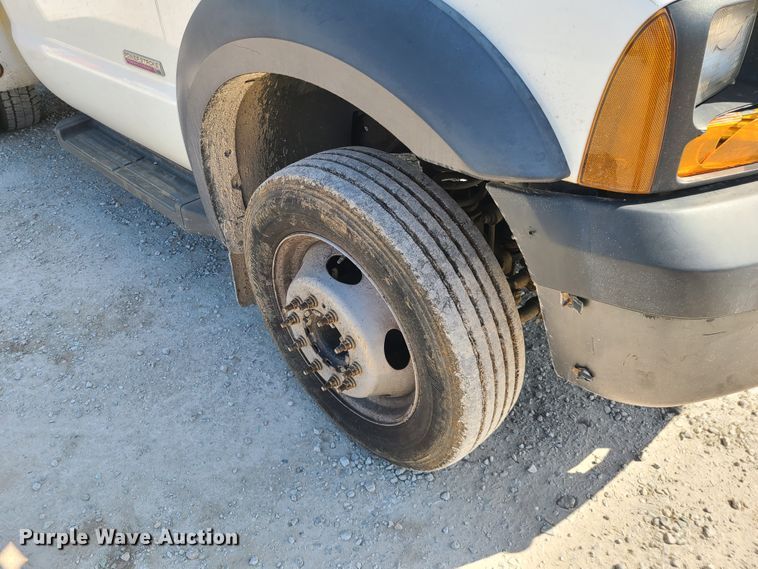 image for item DH5850 2006 Ford F550 Super Duty  bucket truck