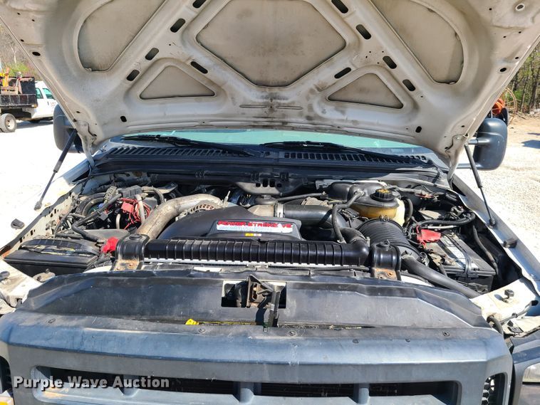 image for item DH5850 2006 Ford F550 Super Duty  bucket truck