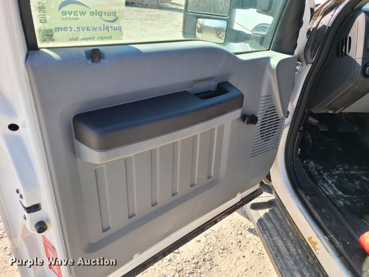 image for item DH5851 2012 Ford F550 Super Duty  flatbed truck