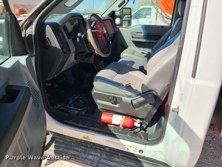 image for item DH5851 2012 Ford F550 Super Duty  flatbed truck