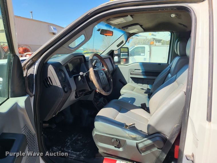 image for item DH5851 2012 Ford F550 Super Duty  flatbed truck