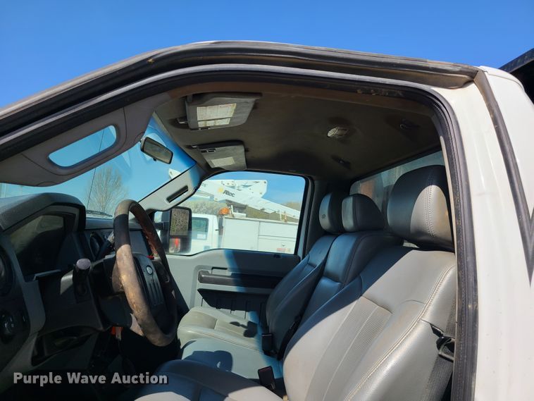 image for item DH5851 2012 Ford F550 Super Duty  flatbed truck