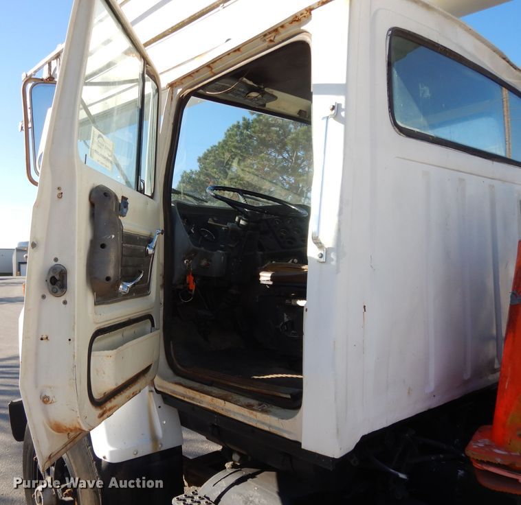 image for item DI8086 1985 Ford 9000  bucket truck
