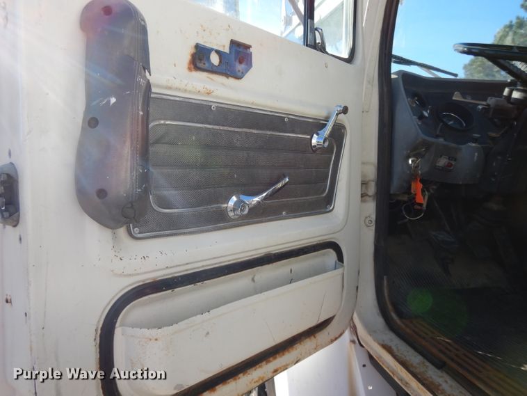 image for item DI8086 1985 Ford 9000  bucket truck