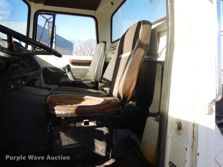 image for item DI8086 1985 Ford 9000  bucket truck