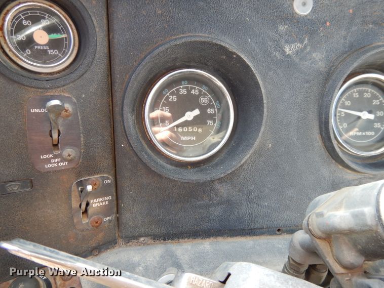 image for item DI8086 1985 Ford 9000  bucket truck