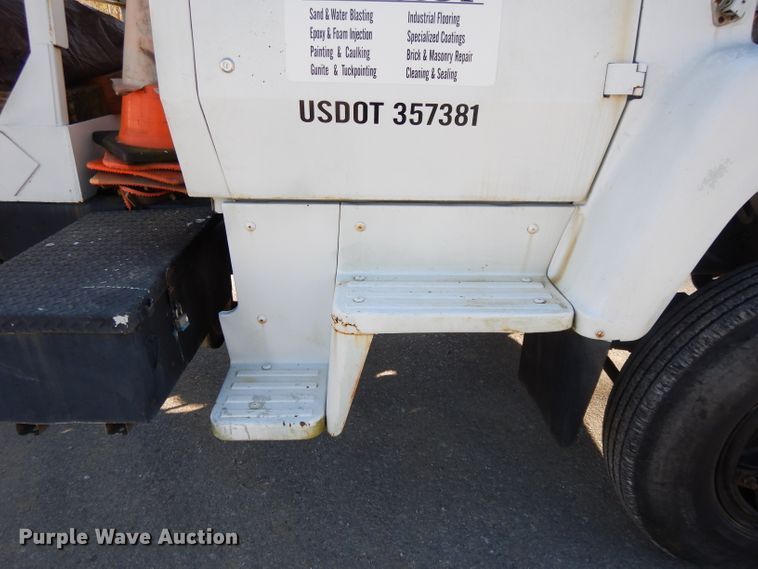 image for item DI8086 1985 Ford 9000  bucket truck