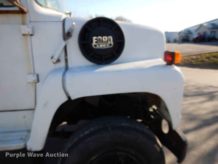 image for item DI8086 1985 Ford 9000  bucket truck