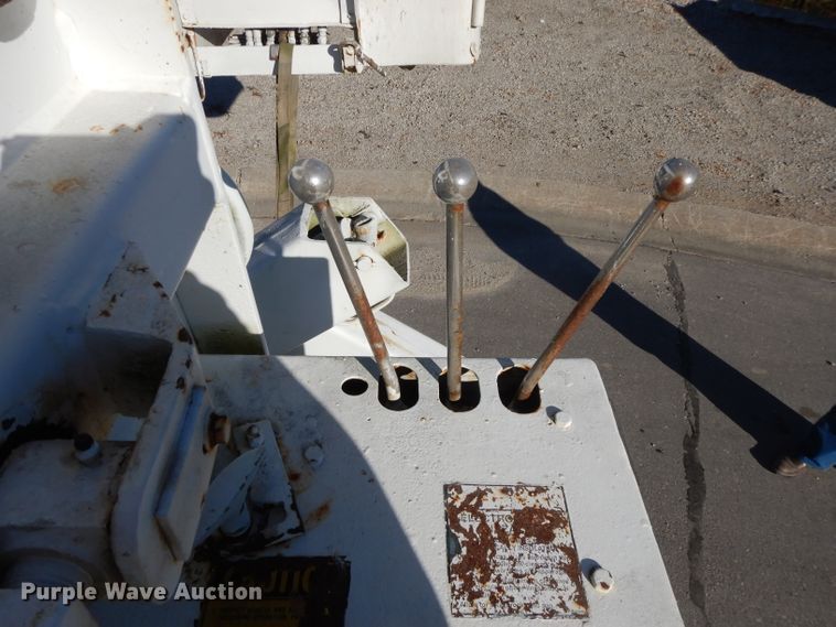 image for item DI8086 1985 Ford 9000  bucket truck