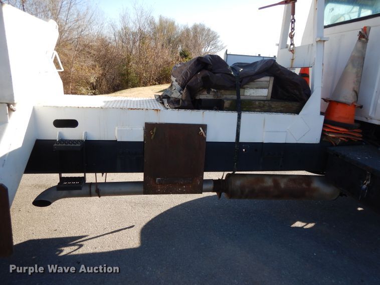 image for item DI8086 1985 Ford 9000  bucket truck