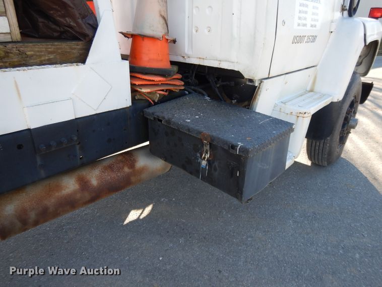 image for item DI8086 1985 Ford 9000  bucket truck