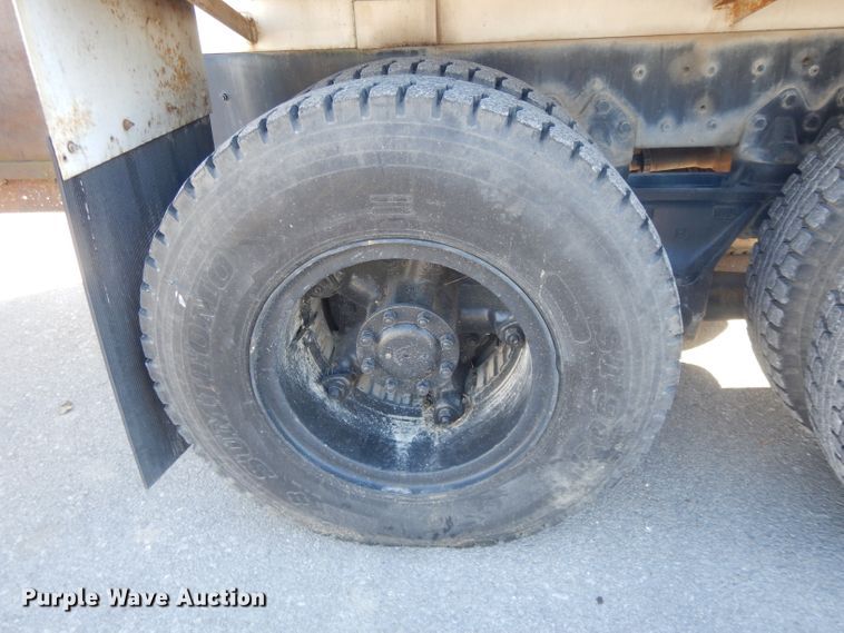image for item DI8086 1985 Ford 9000  bucket truck