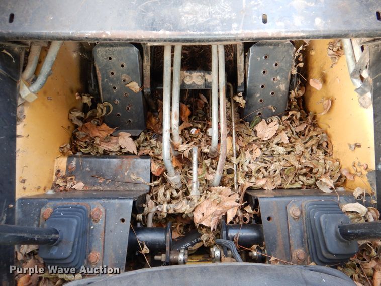 image for item DJ0286 1998 New Holland LX865  skid steer loader