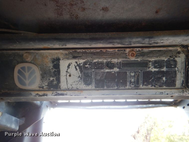 image for item DJ0286 1998 New Holland LX865  skid steer loader