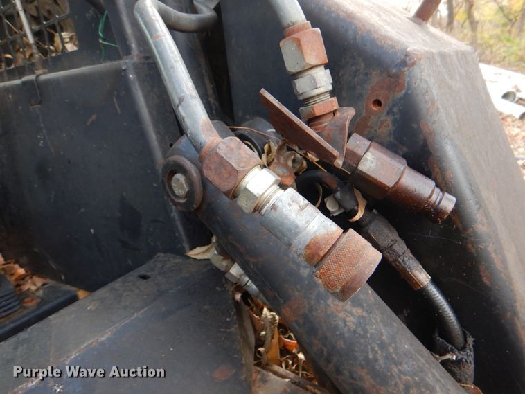 image for item DJ0286 1998 New Holland LX865  skid steer loader