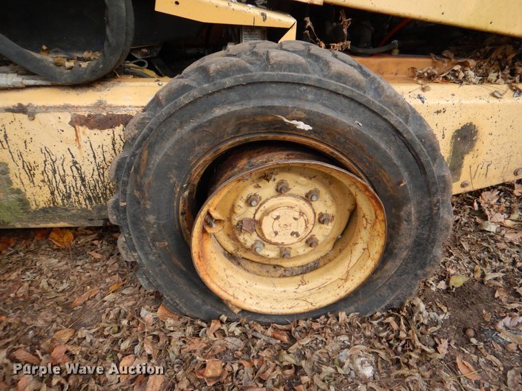 image for item DJ0286 1998 New Holland LX865  skid steer loader