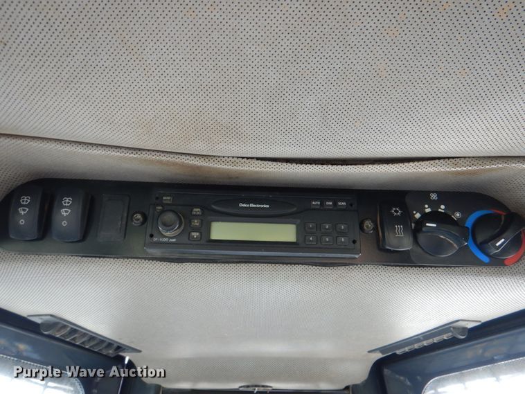 image for item DJ0437 2005 John Deere 650J LT  dozer