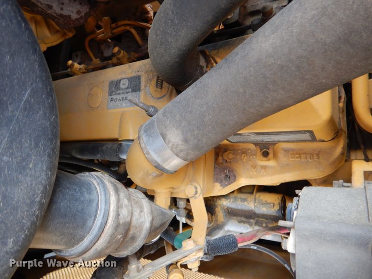 image for item DJ0437 2005 John Deere 650J LT  dozer