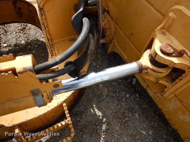 image for item DJ0437 2005 John Deere 650J LT  dozer