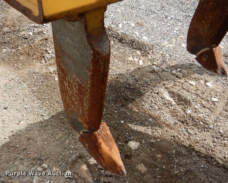 image for item DJ0437 2005 John Deere 650J LT  dozer