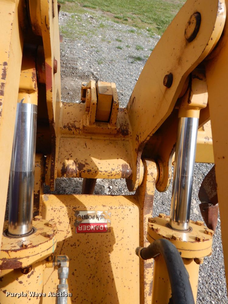 image for item DJ0437 2005 John Deere 650J LT  dozer