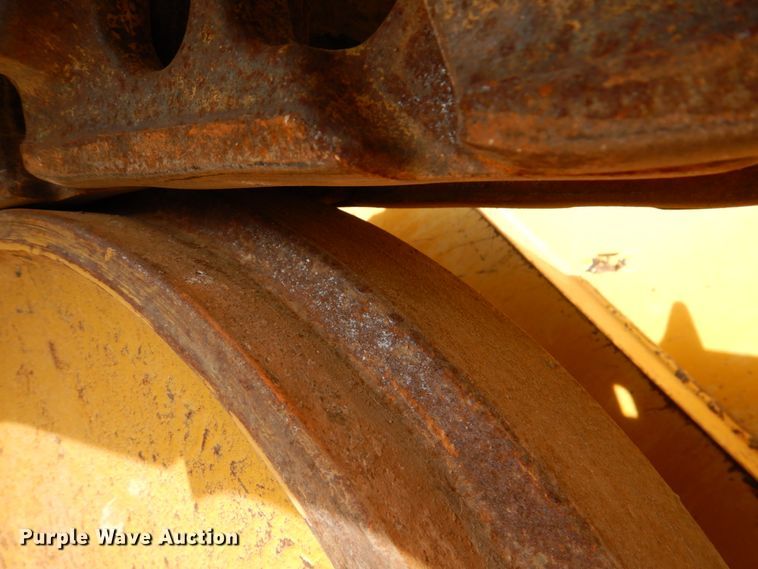 image for item DJ0437 2005 John Deere 650J LT  dozer