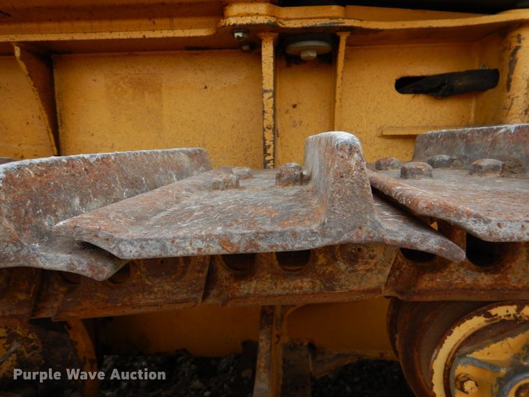 image for item DJ0437 2005 John Deere 650J LT  dozer