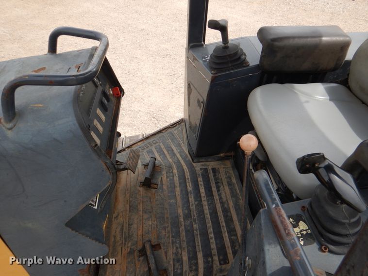 image for item DJ0438 2005 John Deere 550J LT  dozer