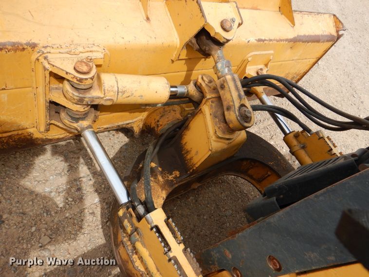 image for item DJ0438 2005 John Deere 550J LT  dozer