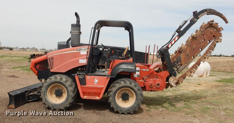 image for item DJ1197 2013 Ditch Witch RT95  trencher