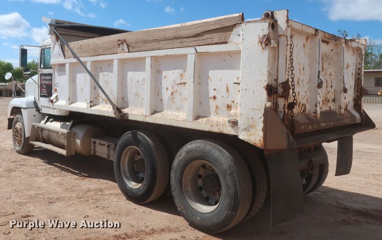 image for item DJ1884 2000 Freightliner FLD120  dump truck