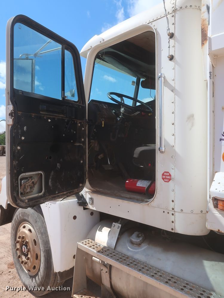 image for item DJ1884 2000 Freightliner FLD120  dump truck