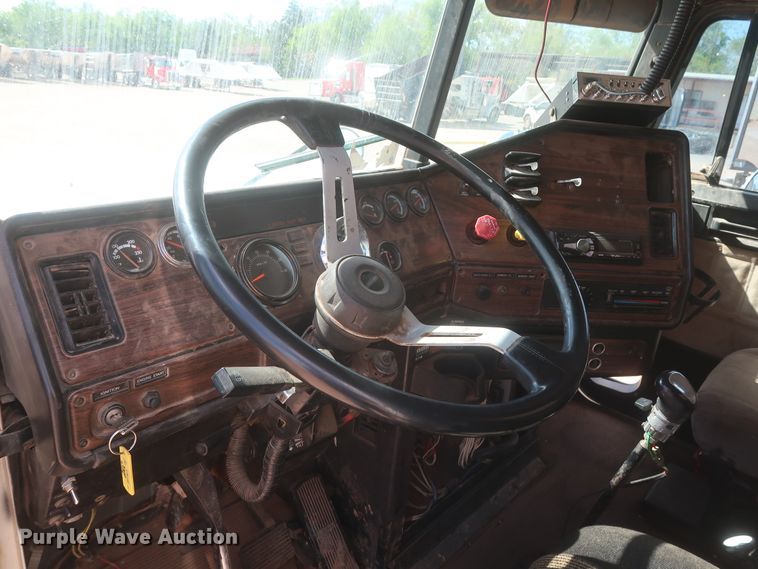 image for item DJ1884 2000 Freightliner FLD120  dump truck