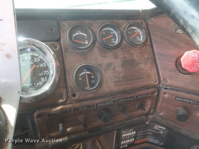 image for item DJ1884 2000 Freightliner FLD120  dump truck