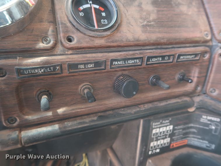 image for item DJ1884 2000 Freightliner FLD120  dump truck