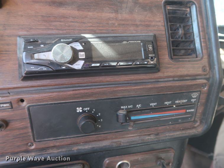 image for item DJ1884 2000 Freightliner FLD120  dump truck