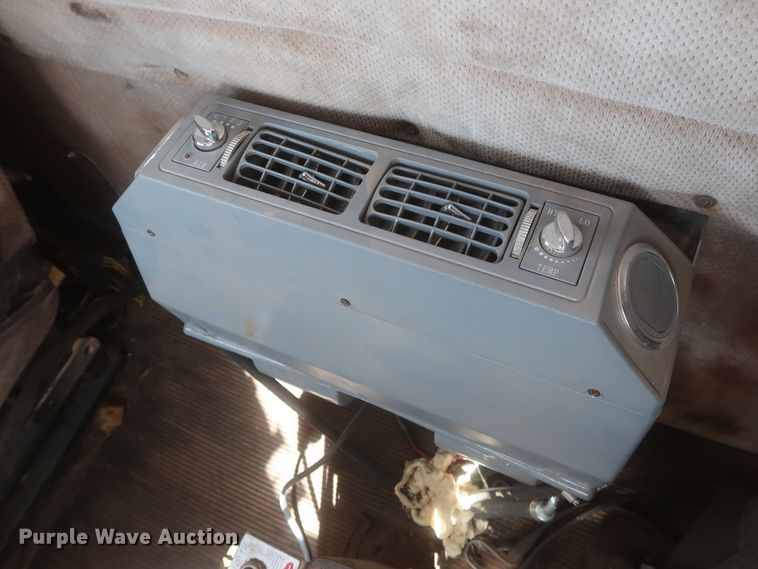 image for item DJ1884 2000 Freightliner FLD120  dump truck