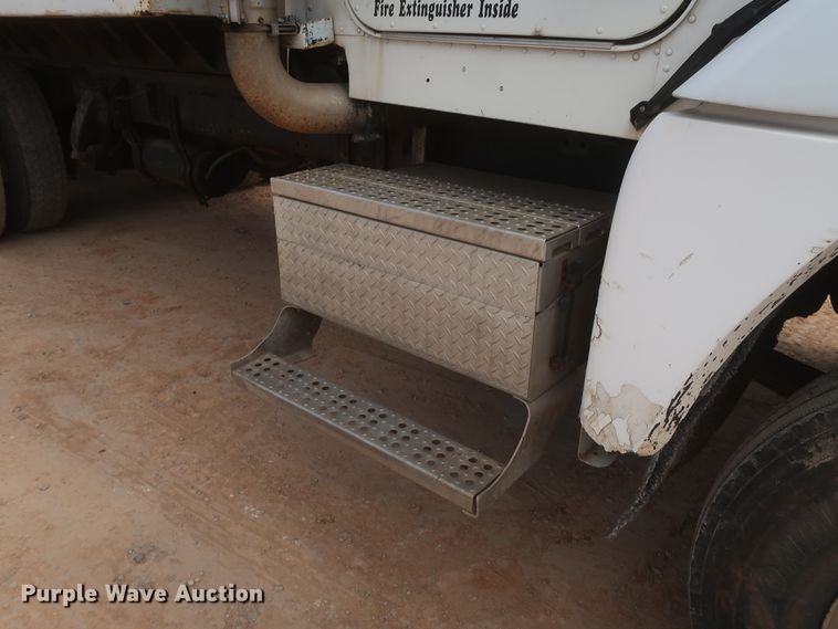 image for item DJ1884 2000 Freightliner FLD120  dump truck