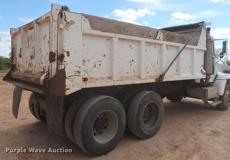 image for item DJ1884 2000 Freightliner FLD120  dump truck