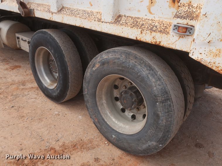 image for item DJ1884 2000 Freightliner FLD120  dump truck