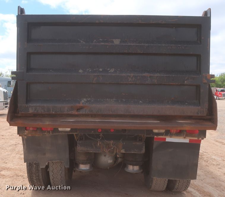 image for item DJ1885 1999 Freightliner FLD120  dump truck
