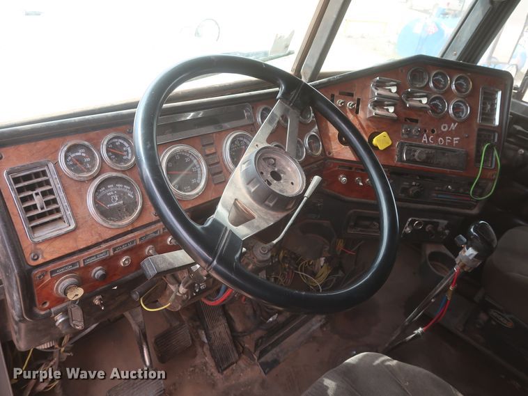 image for item DJ1885 1999 Freightliner FLD120  dump truck