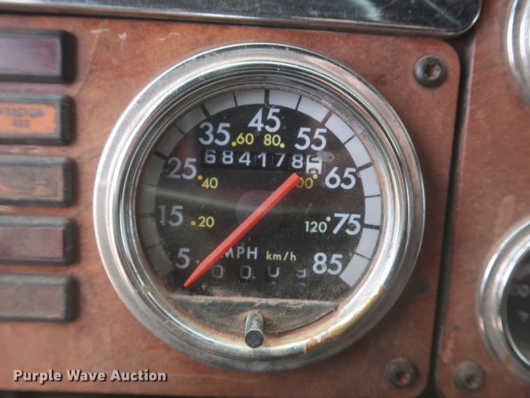 image for item DJ1885 1999 Freightliner FLD120  dump truck