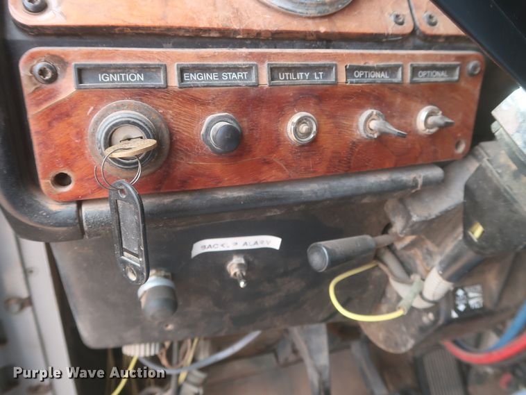 image for item DJ1885 1999 Freightliner FLD120  dump truck