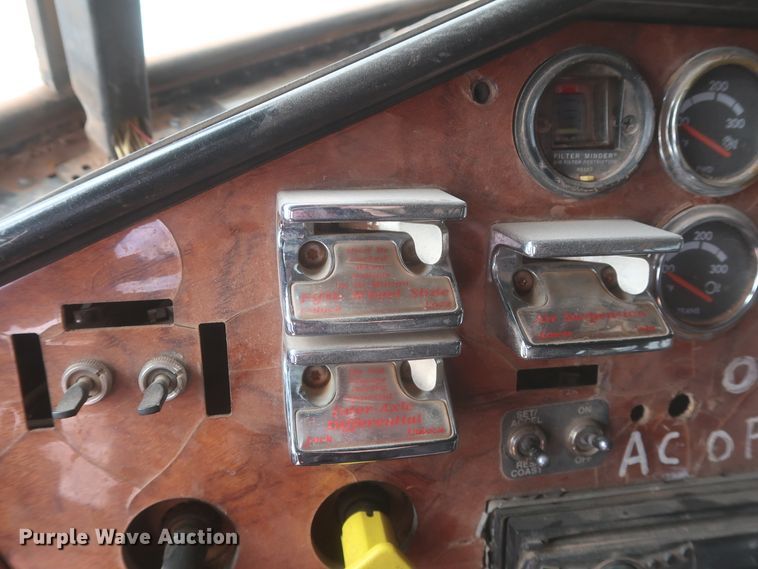 image for item DJ1885 1999 Freightliner FLD120  dump truck