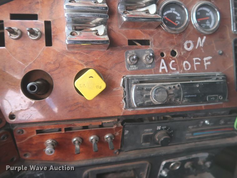 image for item DJ1885 1999 Freightliner FLD120  dump truck